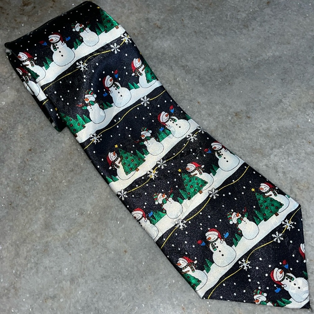 Holiday Season Snowman Hallmark Yule Tie Greetings Necktie nwot snowflake tree
